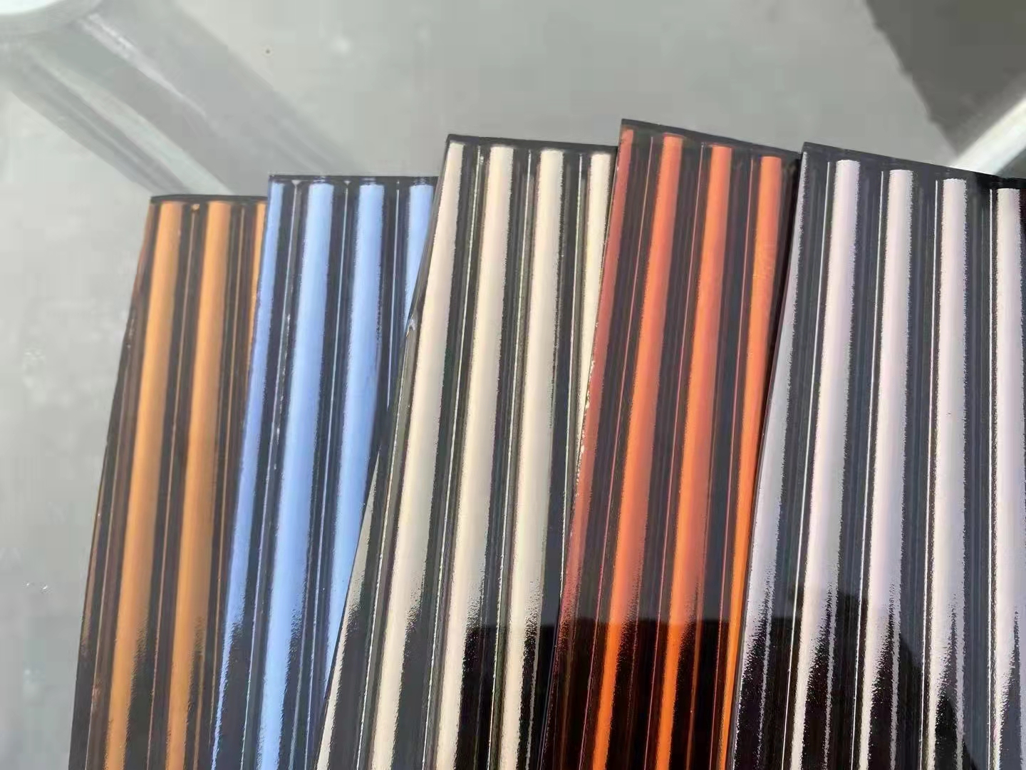 color reflective pattern glass